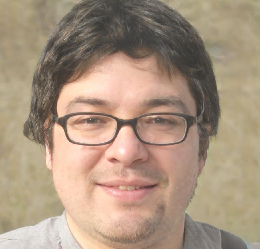 Retrato profesional de Adrián Salcedo